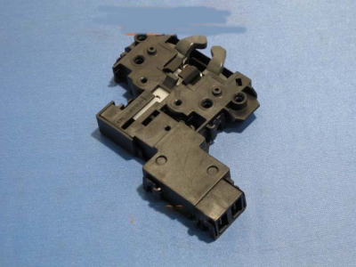 УСТРОЙСТВО БЛОКИРОВКИ ЛЮКА